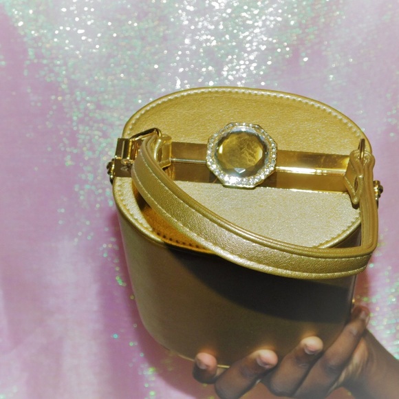 Gorgeous Gold Purse - Picture 2 of 3